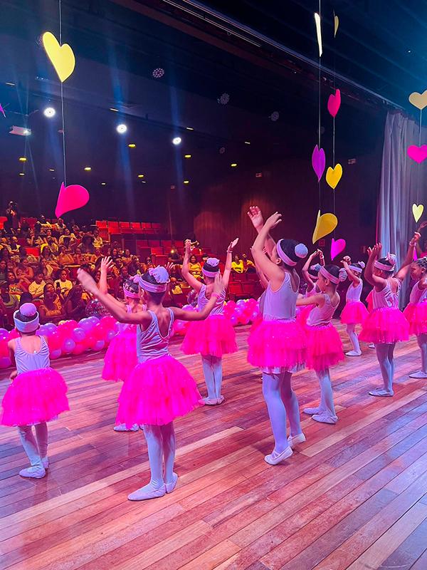 O Encanto do Balé na Nossa Escola O Encanto do Balé na Nossa Escola