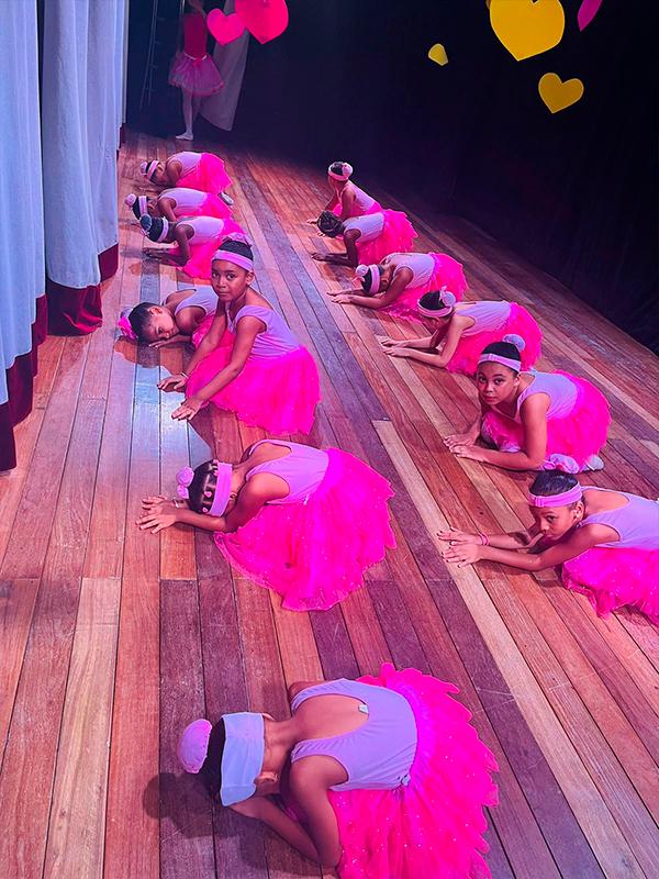 O Encanto do Balé na Nossa Escola O Encanto do Balé na Nossa Escola