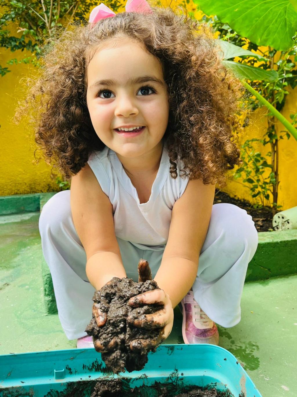 As atividades na horta são projetadas para ser interativas e educativas. As atividades na horta são projetadas para ser interativas e educativas.